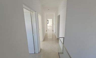 Casa en venta en B°C° San Pablo- Pilar . 4 habitaciones    Escritorio . A estrenar