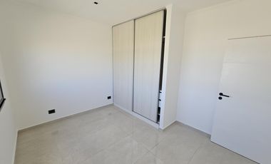 Casa en venta en B°C° San Pablo- Pilar . 4 habitaciones    Escritorio . A estrenar