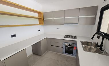 Casa en venta en B°C° San Pablo- Pilar . 4 habitaciones    Escritorio . A estrenar