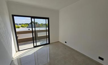 Casa en venta en B°C° San Pablo- Pilar . 4 habitaciones    Escritorio . A estrenar