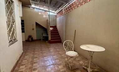 Casa de dos dormitorios con patio y terraza