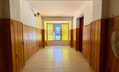 Casa de dos dormitorios con patio y terraza