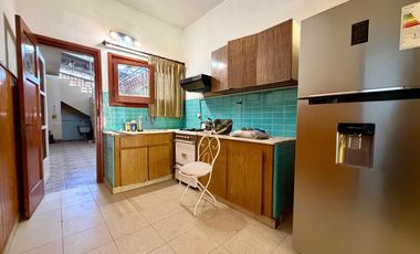 Casa de dos dormitorios con patio y terraza