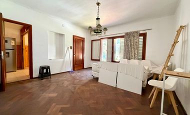 Casa de dos dormitorios con patio y terraza