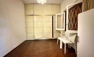 Casa de dos dormitorios con patio y terraza