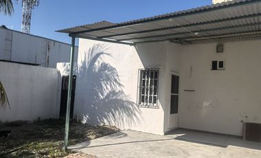 CASA  DE UN SOLO NIVEL EN RENTA CERCA DEL ADO