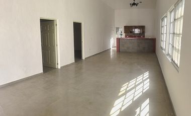 CASA  DE UN SOLO NIVEL EN RENTA CERCA DEL ADO