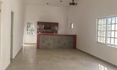 CASA  DE UN SOLO NIVEL EN RENTA CERCA DEL ADO