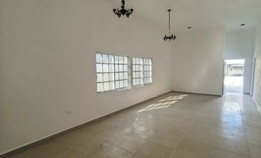 CASA  DE UN SOLO NIVEL EN RENTA CERCA DEL ADO