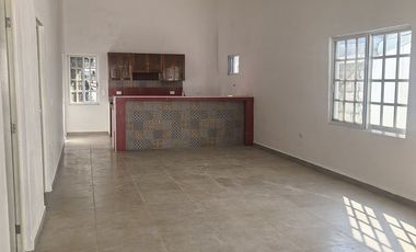 CASA  DE UN SOLO NIVEL EN RENTA CERCA DEL ADO