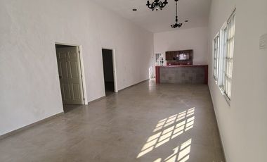 CASA  DE UN SOLO NIVEL EN RENTA CERCA DEL ADO