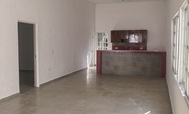 CASA  DE UN SOLO NIVEL EN RENTA CERCA DEL ADO