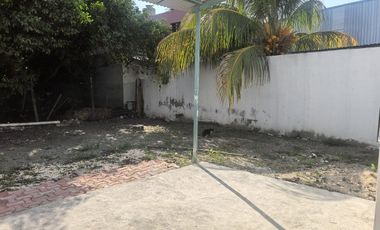 CASA  DE UN SOLO NIVEL EN RENTA CERCA DEL ADO