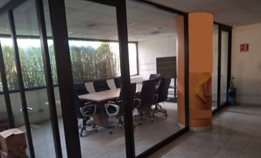 BODEGA/ Excelente Ubicación Av.5 Febrero