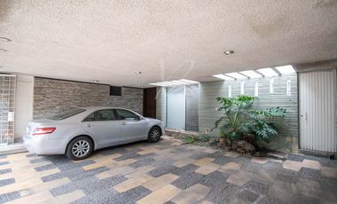 CASA EN VENTA EN JARDINES DEL BOSQUE