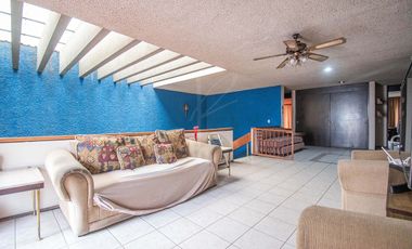 CASA EN VENTA EN JARDINES DEL BOSQUE