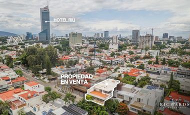 CASA EN VENTA EN JARDINES DEL BOSQUE