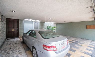 CASA EN VENTA EN JARDINES DEL BOSQUE