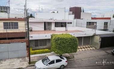 CASA EN VENTA EN JARDINES DEL BOSQUE
