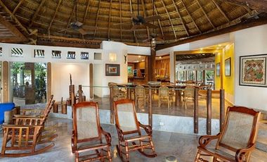 A stunning residence in Poktapok, an oasis in the heart of the Hotel Zone.