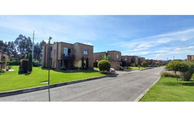 Venta de Casa Campestre en Club House $ 1.500.000.000