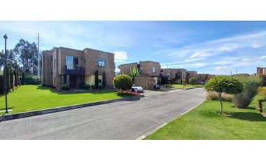 Venta de Casa Campestre en Club House $ 1.500.000.000