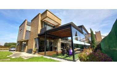 Venta de Casa Campestre en Club House $ 1.500.000.000