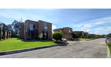 Venta de Casa Campestre en Club House $ 1.500.000.000