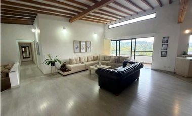 VENTA DE CASA DOBLE EN EL ESCOBERO, PARTE ALTA.