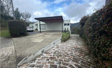 VENTA DE CASA DOBLE EN EL ESCOBERO, PARTE ALTA.