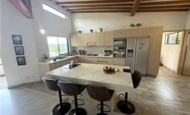VENTA DE CASA DOBLE EN EL ESCOBERO, PARTE ALTA.