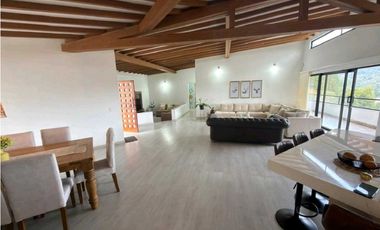 VENTA DE CASA DOBLE EN EL ESCOBERO, PARTE ALTA.