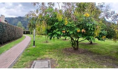 VENDO CASA  BIFAMILIAR DE DOS NIVELES EN CAJICA