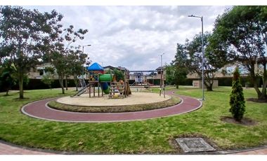 VENDO CASA  BIFAMILIAR DE DOS NIVELES EN CAJICA