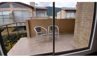 VENDO CASA  BIFAMILIAR DE DOS NIVELES EN CAJICA