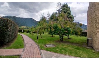 VENDO CASA  BIFAMILIAR DE DOS NIVELES EN CAJICA