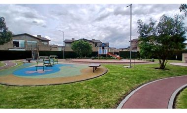 VENDO CASA  BIFAMILIAR DE DOS NIVELES EN CAJICA