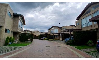 VENDO CASA  BIFAMILIAR DE DOS NIVELES EN CAJICA