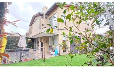 VENDO CASA  BIFAMILIAR DE DOS NIVELES EN CAJICA