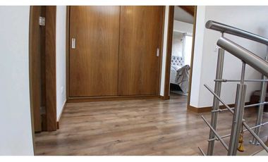 VENDO CASA  BIFAMILIAR DE DOS NIVELES EN CAJICA