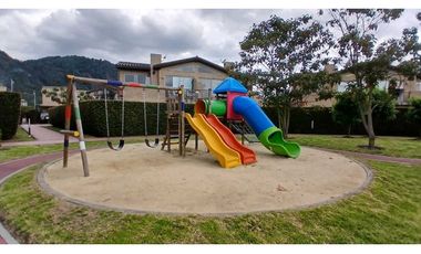 VENDO CASA  BIFAMILIAR DE DOS NIVELES EN CAJICA