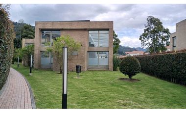 VENDO CASA  BIFAMILIAR DE DOS NIVELES EN CAJICA