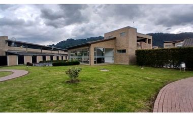 VENDO CASA  BIFAMILIAR DE DOS NIVELES EN CAJICA