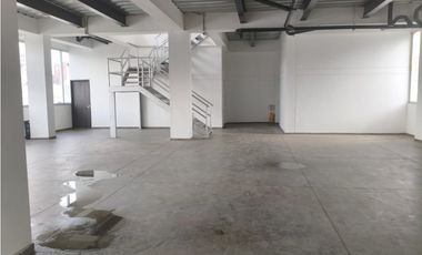 LOCAL  Piso 3: 266 m²  Terraza 227 m²  EN GRANADA  NORTE CALI