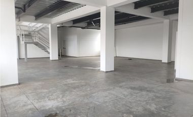 LOCAL  Piso 3: 266 m²  Terraza 227 m²  EN GRANADA  NORTE CALI