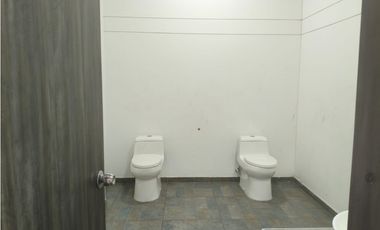 LOCAL  Piso 3: 266 m²  Terraza 227 m²  EN GRANADA  NORTE CALI