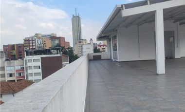 LOCAL  Piso 3: 266 m²  Terraza 227 m²  EN GRANADA  NORTE CALI