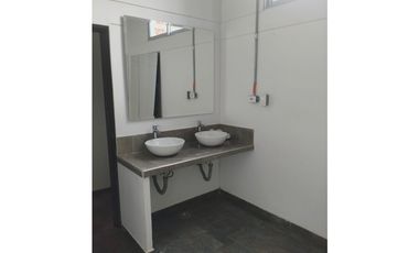 LOCAL  Piso 3: 266 m²  Terraza 227 m²  EN GRANADA  NORTE CALI