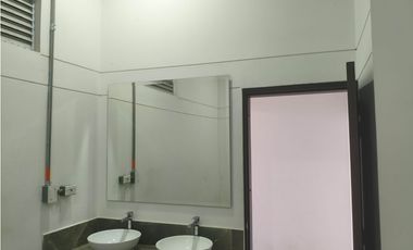 LOCAL  Piso 3: 266 m²  Terraza 227 m²  EN GRANADA  NORTE CALI