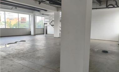 LOCAL  Piso 3: 266 m²  Terraza 227 m²  EN GRANADA  NORTE CALI